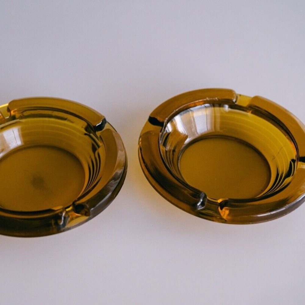 pair of Vintage ashtray in pressed yellow glass from 1970. MCM retro